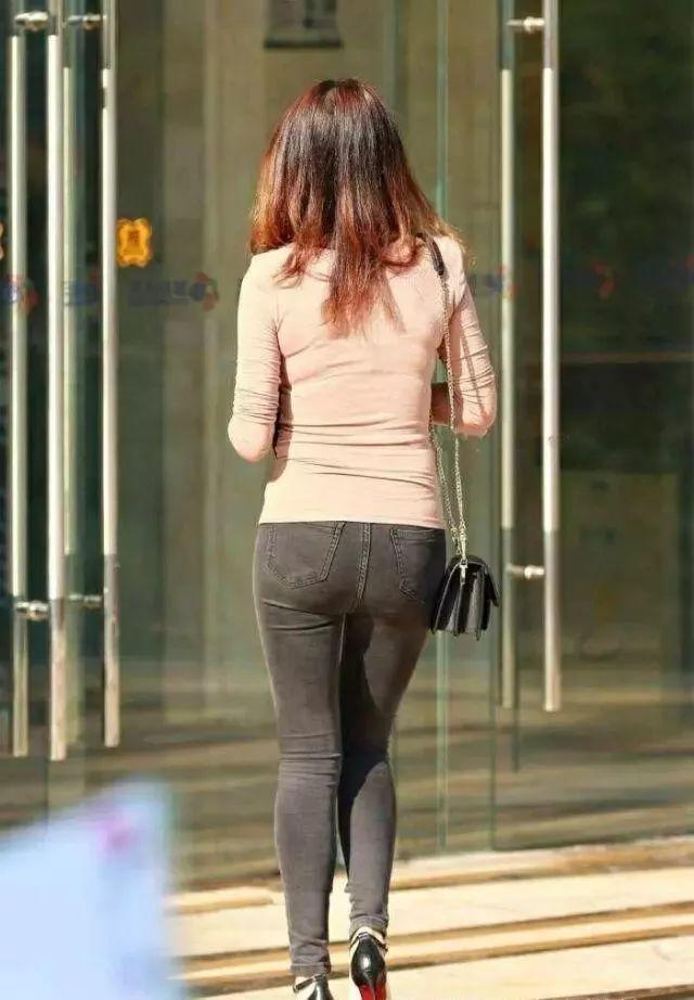 丰满少妇弄高潮了WWW:01-11-14-31-32-48R：06,色情内容是不合法的，违反我国相关的法律法规。我们应该遵守法律和道德准则，远离色情内容。如果您有其他有益身心的娱乐需求，可以寻找一些正规的平台或文化活动，例如观看电影、参加体育运动，以丰富您的生活。