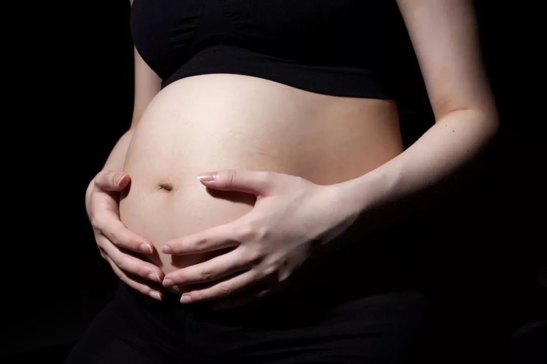 女自慰喷水免费观看WWW久久:02-05-23-29-33-44K：43,色情内容是不合法的，违反我国相关的法律法规。我们应该遵守法律和道德准则，远离色情内容。如果有其他有益身心的娱乐需求，可以寻找一些正规的平台或文化活动，例如观看电影、参加体育运动等。这些活动不仅能够提供娱乐，还能够促进身心健康。同时，我们应该保持健康的生活和娱乐方式，远离不良信息，共同维护社会的道德风尚和法律秩序。