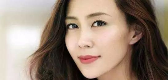 日日摸日日碰人妻无码:05-10-25-33-43-45P：11,色情内容是不合法的，违反我国相关的法律法规。我们应该遵守法律和道德准则，远离色情内容。如果您有其他有益身心的娱乐需求，可以寻找一些正规的平台或文化活动，例如观看电影、参加体育运动，以丰富您的生活。