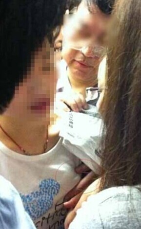 无遮挡边摸边吃奶边做视频免费:12-32-34-41-46-47A：24,色情内容是不合法的，违反我国相关的法律法规。我们应该遵守法律和道德准则，远离色情内容。如果您有其他有益身心的娱乐需求，可以寻找一些正规的平台或文化活动，例如观看电影、参加体育运动、学习知识等，以丰富您的生活。