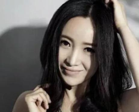 精品人妻人人做人人爽夜夜爽:富轩公棚最新公告,关于精品人妻、富轩公棚的最新公告与深度探讨