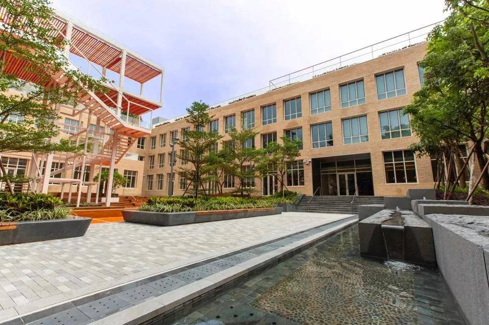 欧洲女人牲交性开放视频:湖北二本学校最新排名,湖北二本学校最新排名与欧洲女性社交开放性的探讨