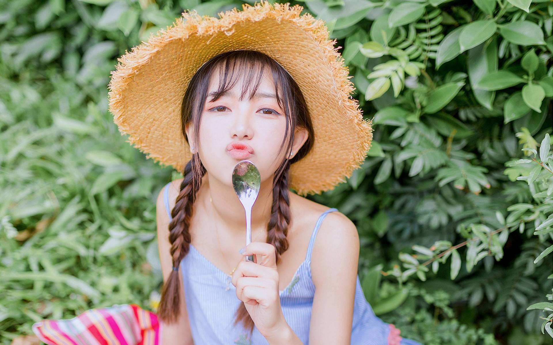 伊人久久大香线蕉综合av:开心水族箱最新版,伊人久久大香线蕉与开心水族箱的世界探索
