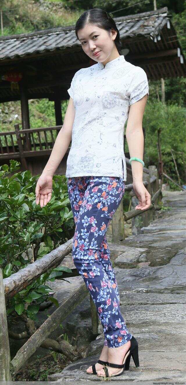 少妇人妻精品一区二区三区:最新h本,关于少妇人妻精品一区二区三区的最新探讨