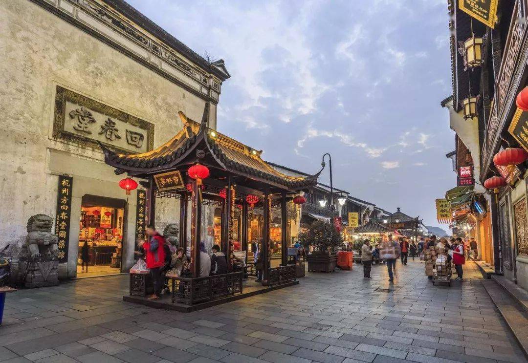 91人妻无码精品一区二区夜色:最新远古图,探索一区二区夜色，最新远古图与成人内容的演变
