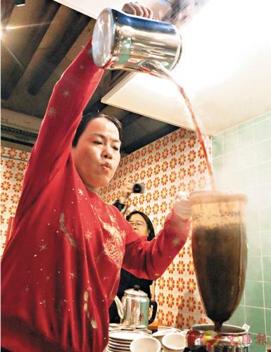 人妻 丝袜美腿 中文字幕:香港最新挂牌,人妻丝袜美腿的魅力与香港最新挂牌的时尚潮流