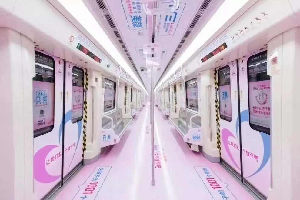 亚洲欧美另类久久久精品能播放的:最新地铁广告,最新地铁广告，亚洲欧美另类久久久精品能播放的——探索多元文化下的视听盛宴