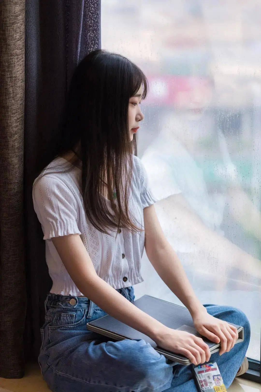成人区人妻精品一区二区不卡视频:最新伦理片飘花,成人区人妻精品一区二区不卡视频，最新伦理片飘花——深度探讨与审视