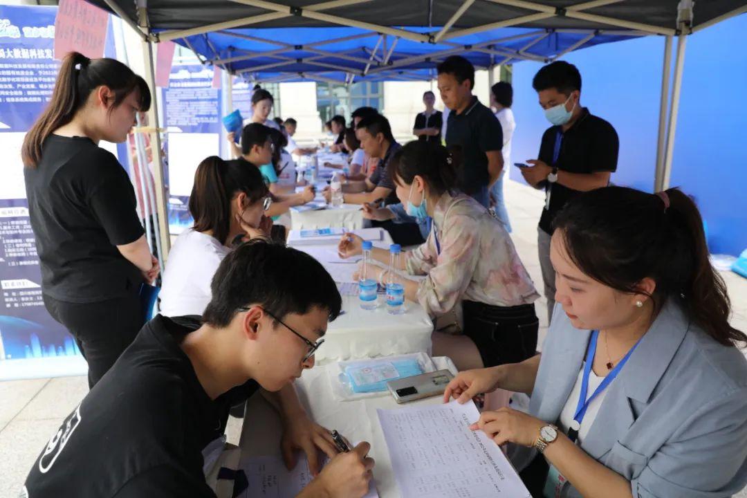 福利区观看在线视频:兴文在线招聘最新消息,福利区在线视频观看，探索兴文在线招聘的最新动态与机遇