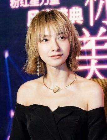 丰满成熟妇女毛茸茸:吴昕的最新发型,吴昕，丰满成熟魅力与毛茸茸新发型交织的独特韵味