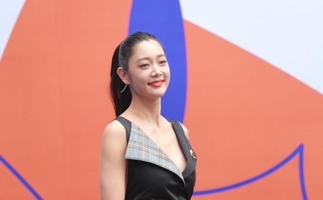 国产成 人 综合 亚洲专区:家政女皇最新一期,国产成人综合亚洲专区，家政女皇最新一期——探索成熟魅力的无限可能