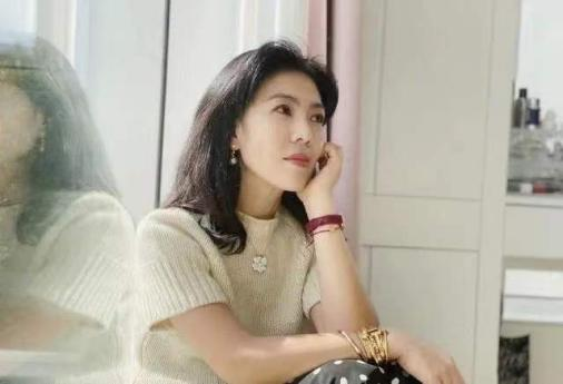 中年人妻丰满AV无码久久不卡:洛基亚最新款手机,关于中年人妻丰满AV无码久久不卡与洛基亚最新款手机的探讨