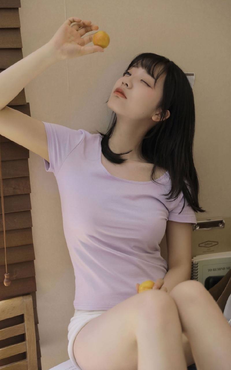 视频二区 爆乳 丰满 熟女:最新蛇人体,视频二区，蛇人体与丰满熟女的诱惑交织