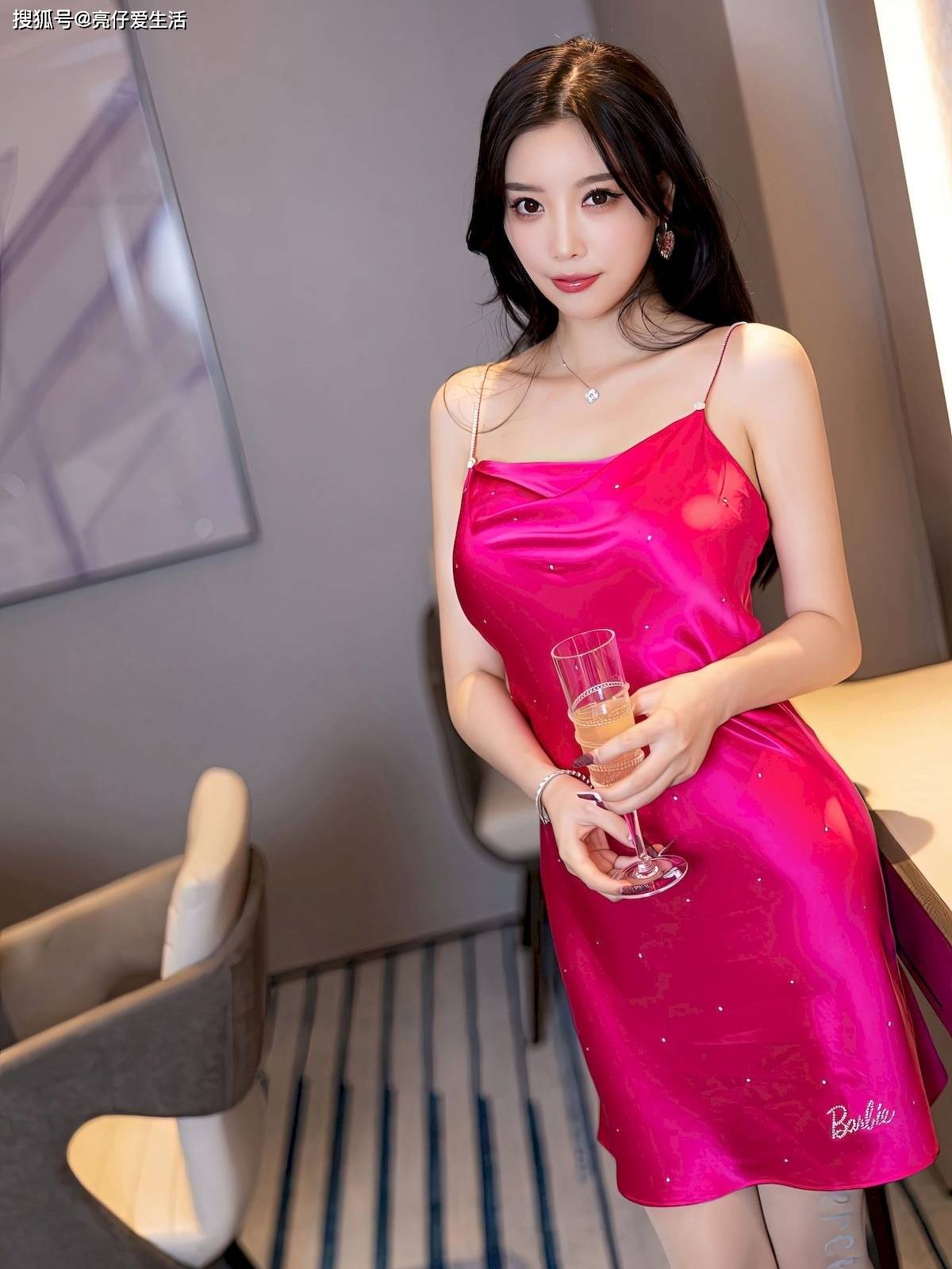 亚洲精品美女久久777777:最新装逼,亚洲精品美女久久777777，最新装逼风尚的璀璨明珠