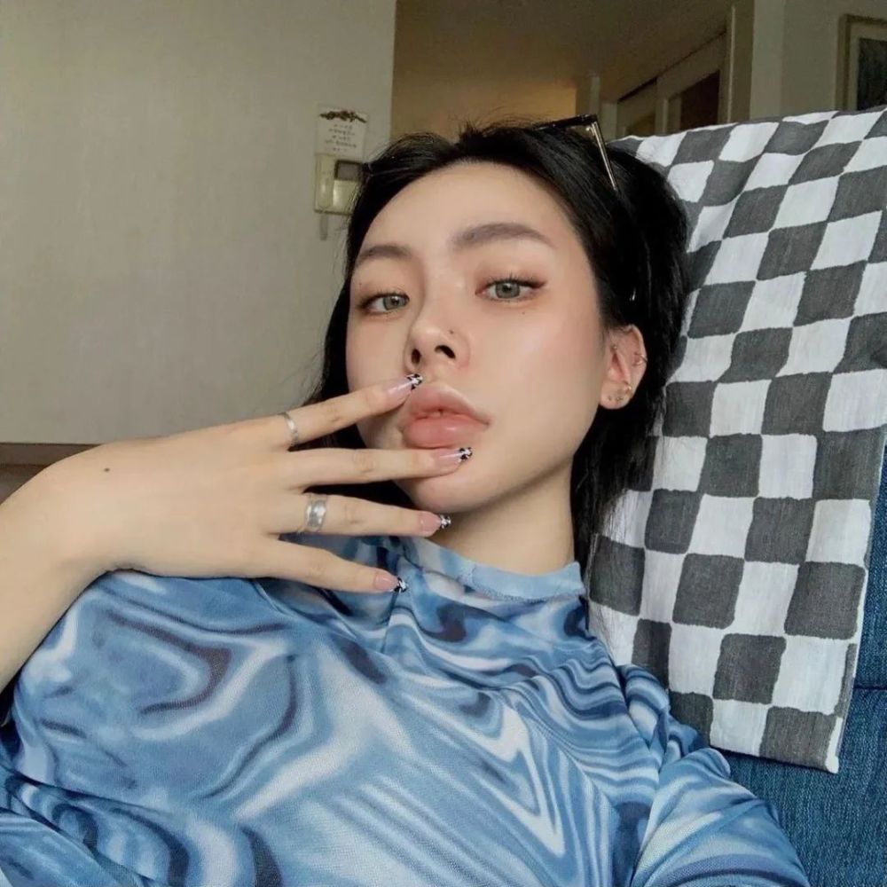 国产亚洲精品无码拍拍拍色欲:天佑快手最新头像,国产亚洲精品的展示与探索，天佑快手最新头像的色彩魅力