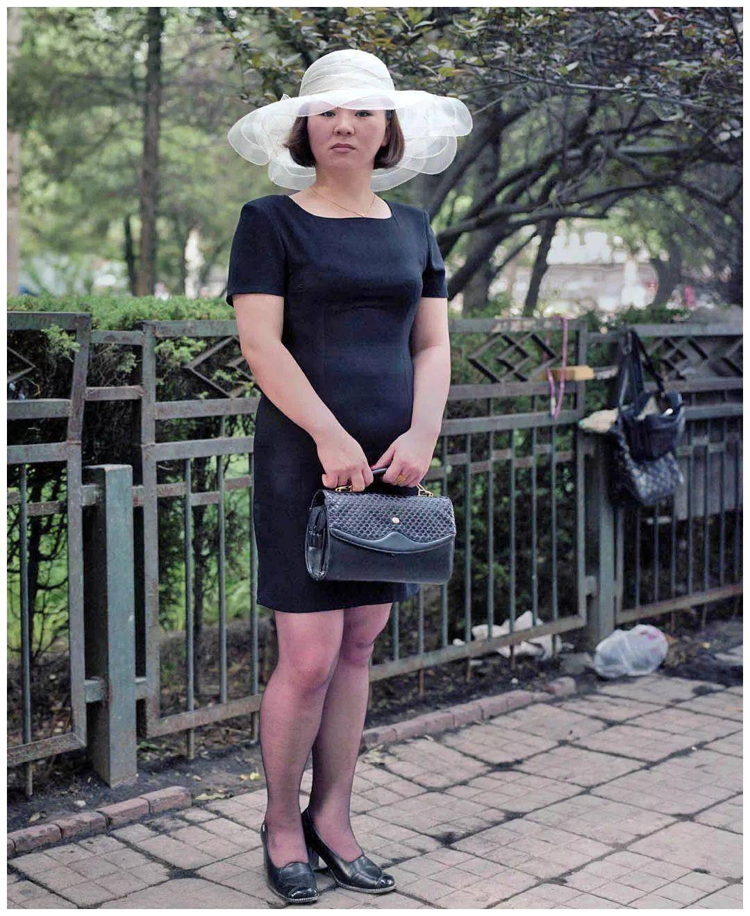 搡老女人老妇女老熟妇:哥几个走着最新,搡老女人背后的故事，一场关于成熟魅力的独特旅程