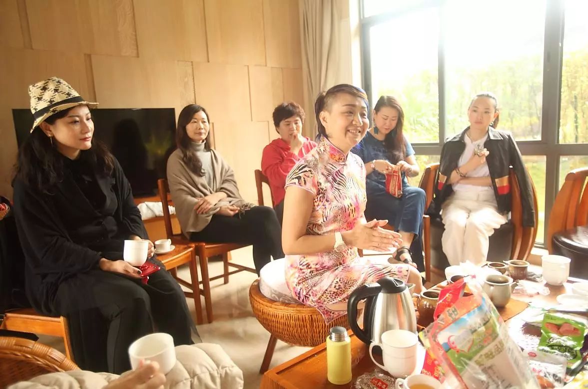 人人妻人人做人人爽夜欢视频:群晖最新版,人人参与，探索群晖社区的新时代娱乐文化