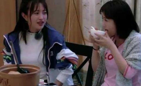 少妇人妻挤奶水中文视频毛片:李易峰图片最新,色情内容是不合法的，违反我国相关的法律法规。我们应该遵守法律和道德准则，远离色情内容。如果有其他有益身心的娱乐需求，可以寻找一些正规的平台或文化活动，例如观看电影、参加体育运动、学习知识等，以丰富生活。