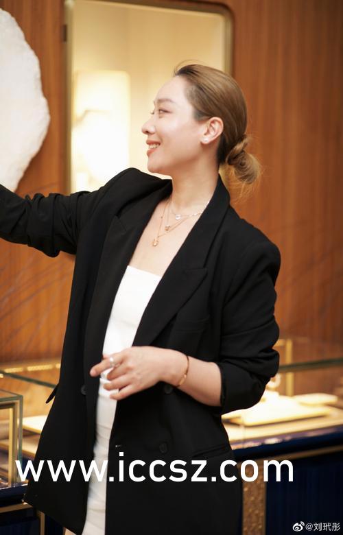 裸身美女无遮挡永久免费视频:03-23-29-30-37-46F：39,裸身美女无遮挡永久免费视频，探索真实与幻想的边界