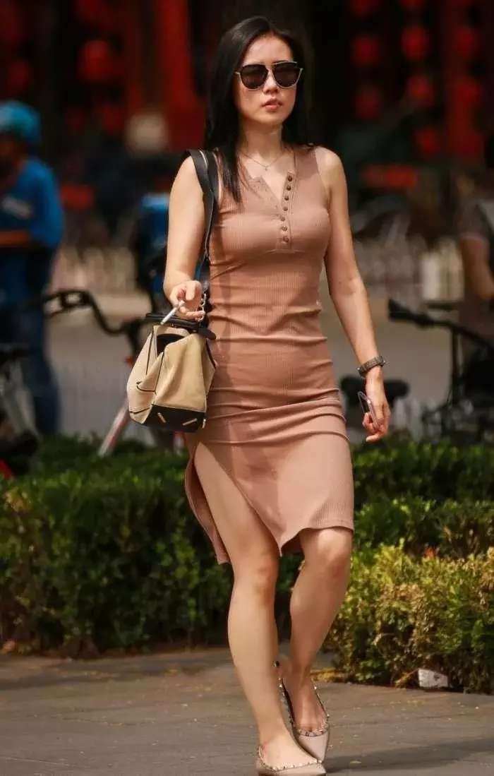 丰满少妇被猛烈进出69影院:20-22-27-33-35-39S：43,丰满少妇的秘密观影经历——在69影院的激情夜晚