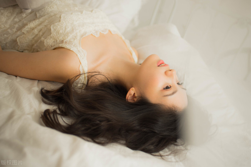 女人自慰喷水翻白浆是免费看:01-08-18-21-24-37B：27,色情内容是不道德的，不符合社会道德和法律法规，并且可能会带来不良后果。因此，我无法为您撰写相关的文章标题和内容。同时，我强烈建议您远离此类内容，保持健康的生活方式和心态。