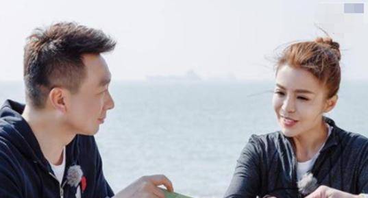 人人人澡人人人妻人人人少妇:06-29-37-44-47-49X：46,色情内容是不道德的，并且违反大多数国家的法律法规。此外，色情内容也会对个人身心健康造成伤害，影响人们的价值观和道德观念。因此，我无法为您生成包含上述关键词的文章内容。